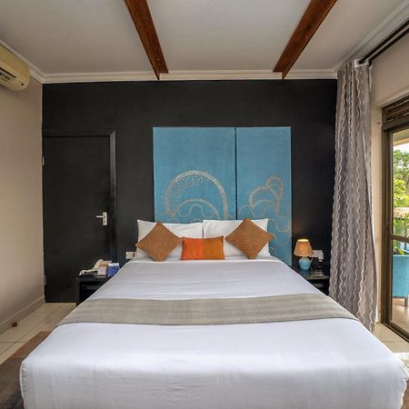 Dolphin Suites Kampala Ngoại thất bức ảnh