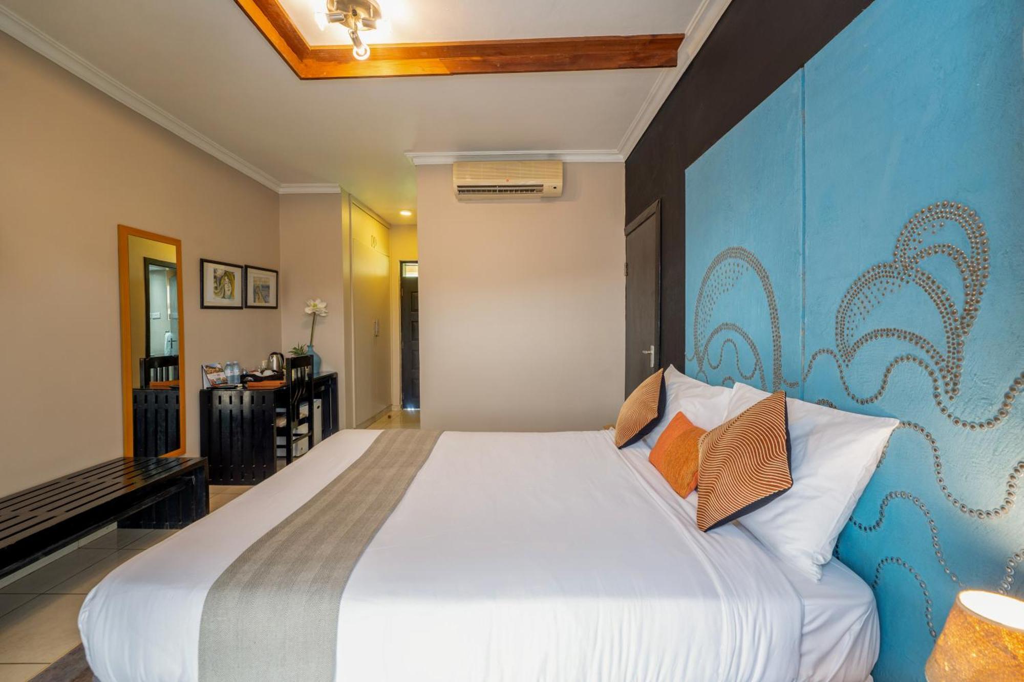 Dolphin Suites Kampala Ngoại thất bức ảnh