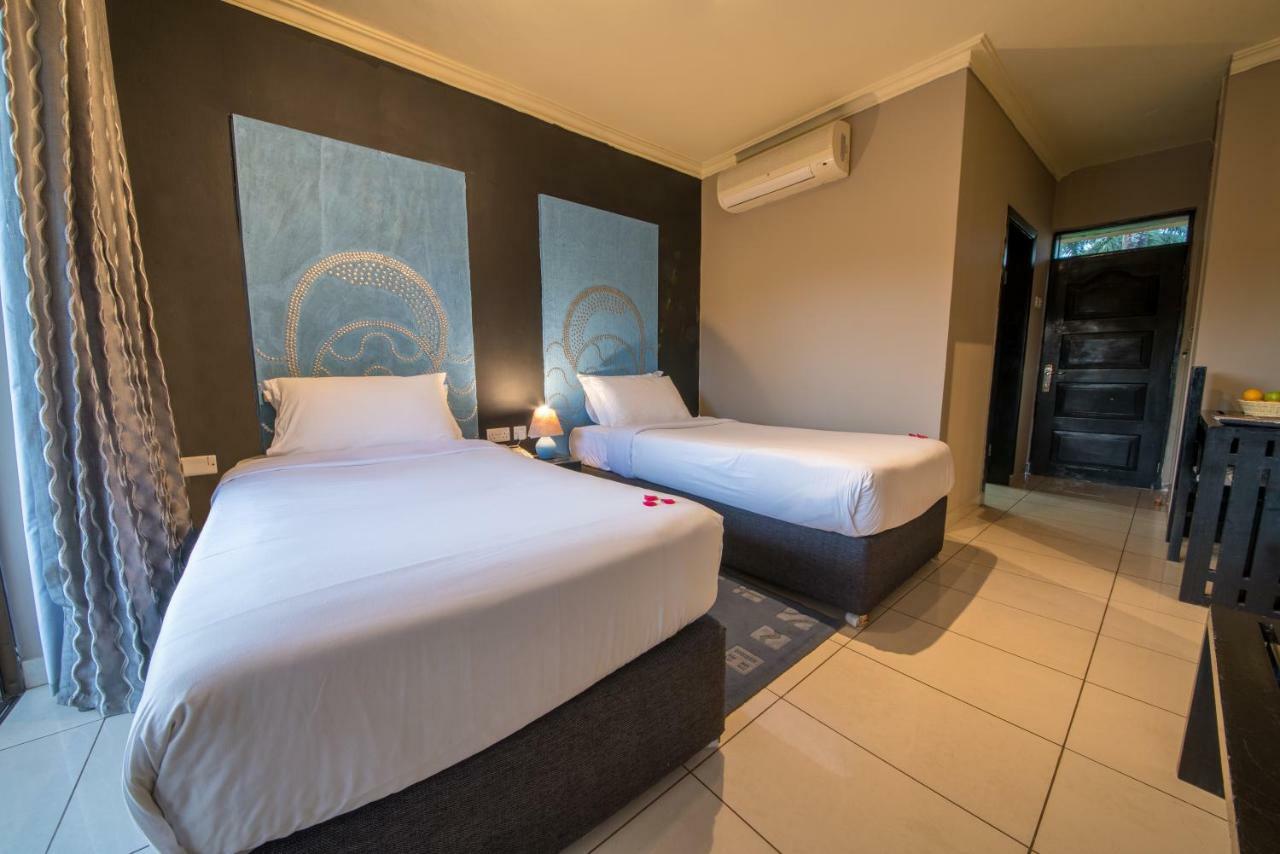 Dolphin Suites Kampala Ngoại thất bức ảnh